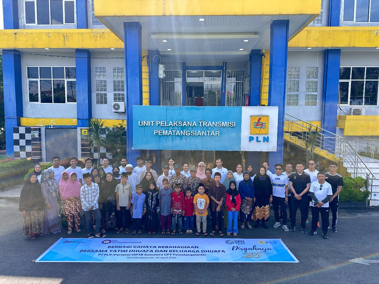 Berbagi di Momen HUT ke-20 UIP3BS Sumatera, YBM PLN UPT Pematangsiantar Bantu 50 Yatim dan Dhuafa