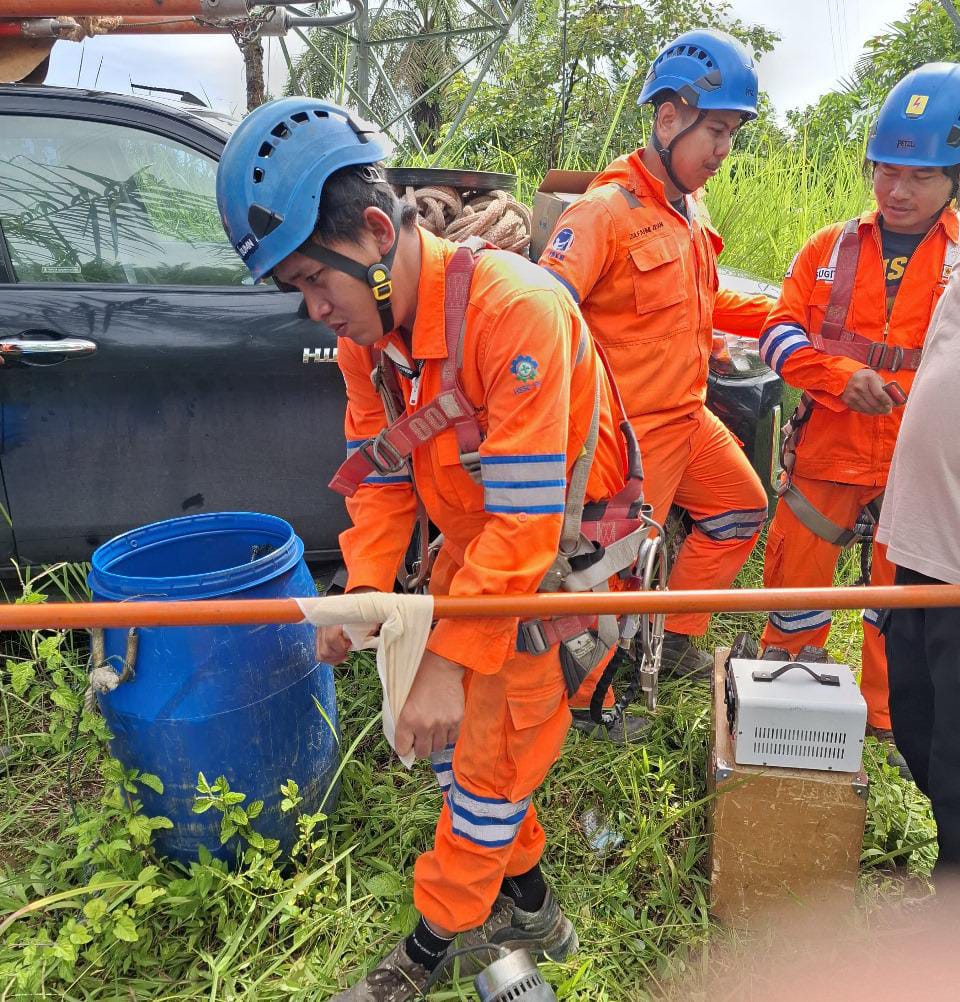 PLN UPT Pematangsiantar Gerak Cepat Lakukan Penggantian Isolator yang Rusak Akibat Sambaran Petir